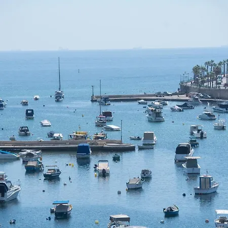 Marsascala: Stunning Port View! アパート *