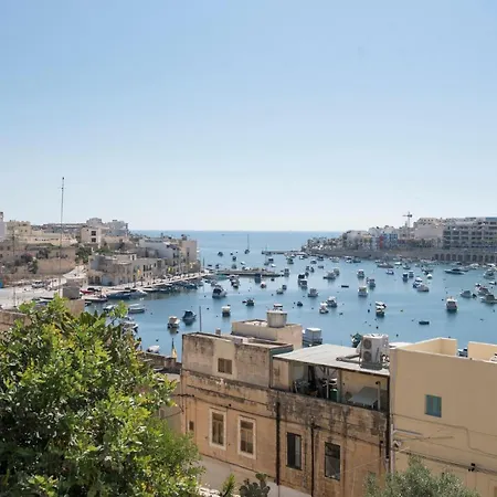 Marsascala: Stunning Port View! *