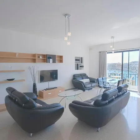 Marsascala: Stunning Port View! Apartament *
